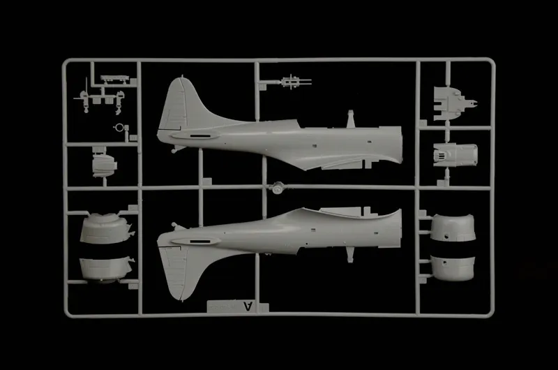 1-48-sbd-3-dauntless-model-samolotu-marka-italeri