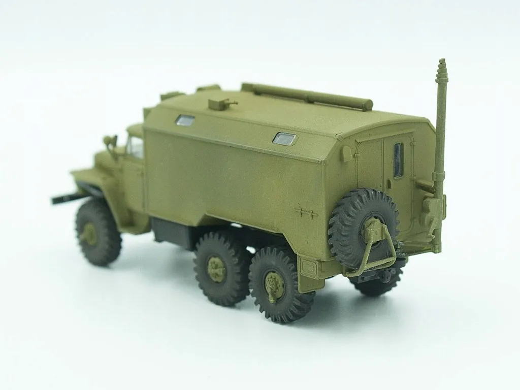 ural-375a-command-vehicle-1-72-marka-icm