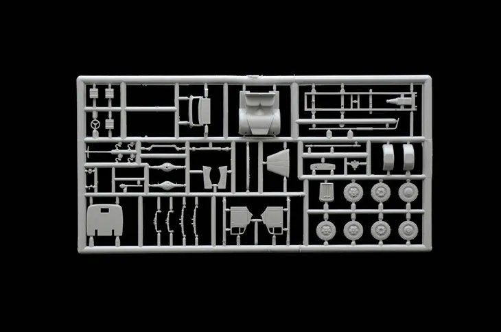 1-72-kfz-305-ambulance-stan-nowy