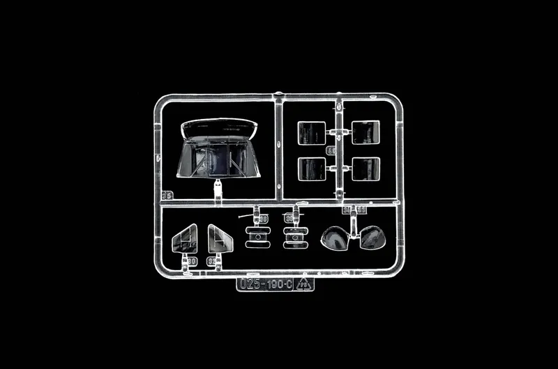 1-72-uh-60-black-hawk-night-raid-marka-italeri