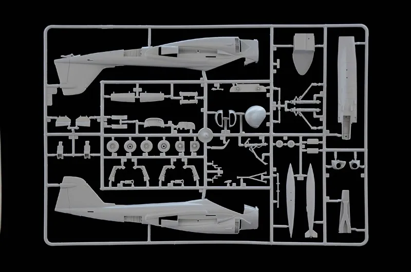 1-72-ka-6d-intruder-marka-italeri
