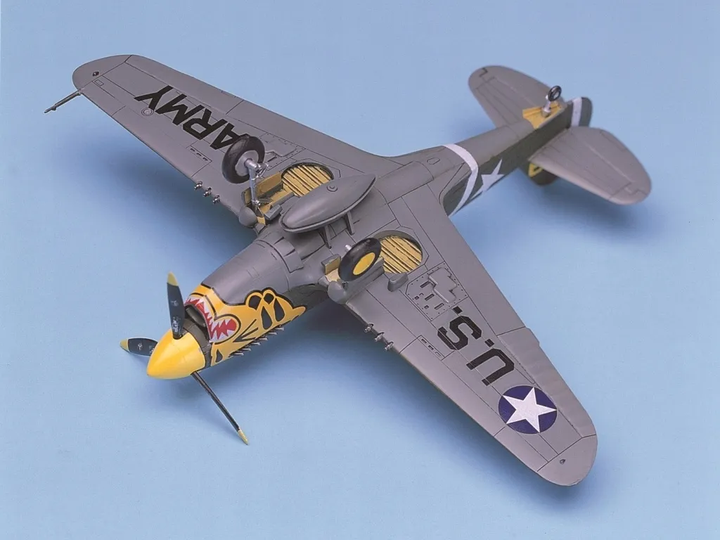 academy-12468-p-40e-warhawk-1-72-marka-academy