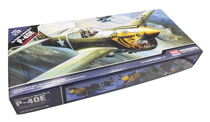 academy-12468-p-40e-warhawk-1-72-stan-nowy