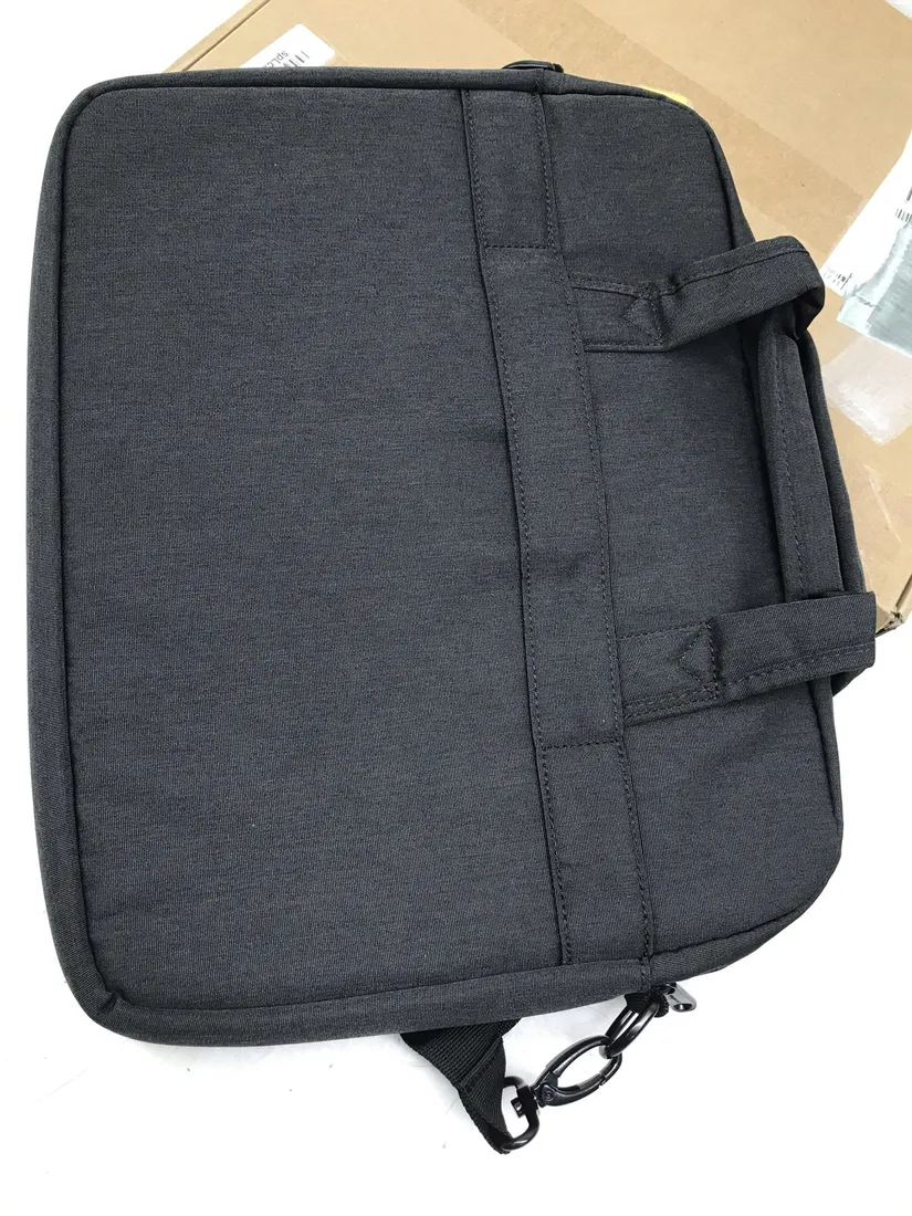 torba-na-laptopa-amazon-basics-156-cala-stan-powystawowy
