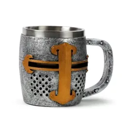 dekoracyjny-kufel-rycerza-helm
