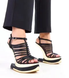 czarne-sandaly-na-futurystycznym-obcasie-elizer