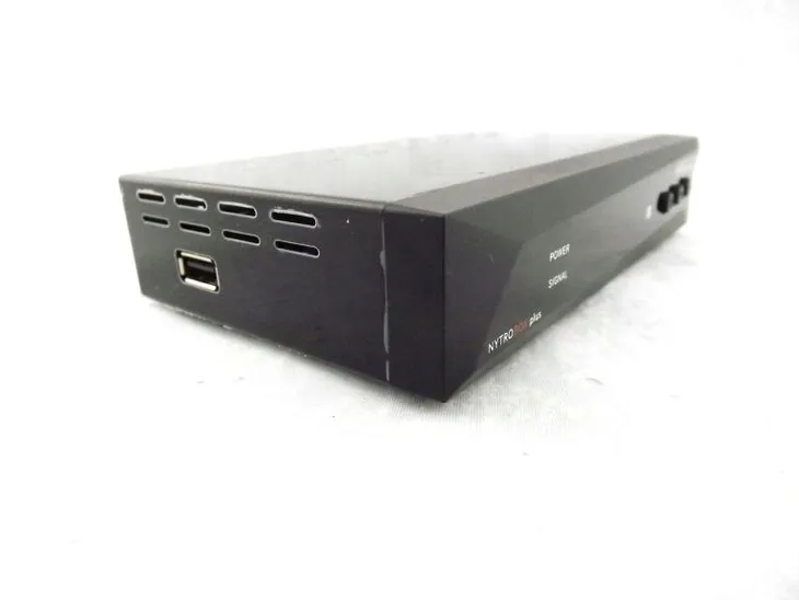 tuner-dvb-t2-opticum-nytro-dvb-t-t2-c-zalaczone-wyposazenie-nowy-tuner-samochodowy-cyfrowy-dvbt2-hevc-nvox-slim-dvb267-full-hd-kol-czarny