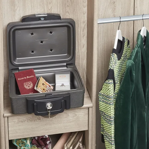master-lock-small-security-chest-h0100eurhro