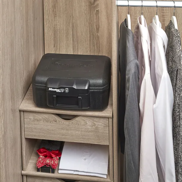 master-lock-small-security-chest-l1200