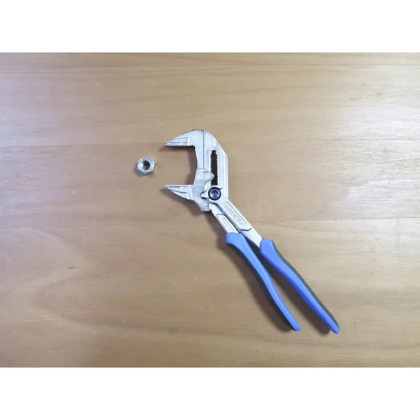 gedore-red-pliers-wrench