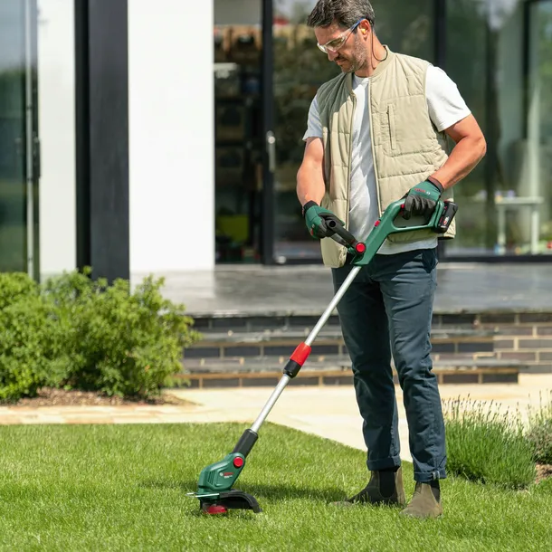 bosch-universalgrasscut-18v-26-500