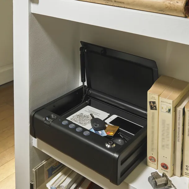 master-lock-small-safe-mld08eb-biometric-lock