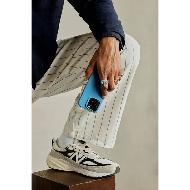 decoded-antimicrobial-silicone-backc-iphone-16-pro-max-l-blue