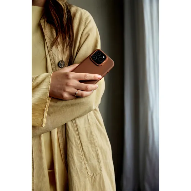 decoded-leather-backcover-iphone-16-pro-max-tan