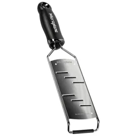 microplane-gourmet-tarka-duze-platki-czarny
