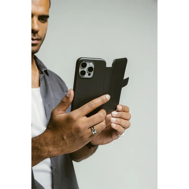 nomad-modern-leather-folio-iphone-16-pro-max-black