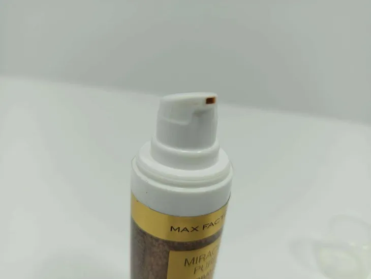 max-factor-miracle-pure-hydratint-essence-podklad-3-poziom-krycia-brak-informacji