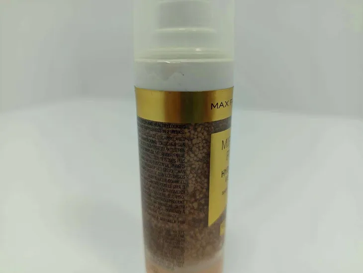 max-factor-miracle-pure-hydratint-essence-podklad-3-konsystencja-plynna