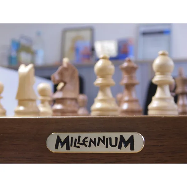 szachowy-komputer-millenium-m830-the-king-performance