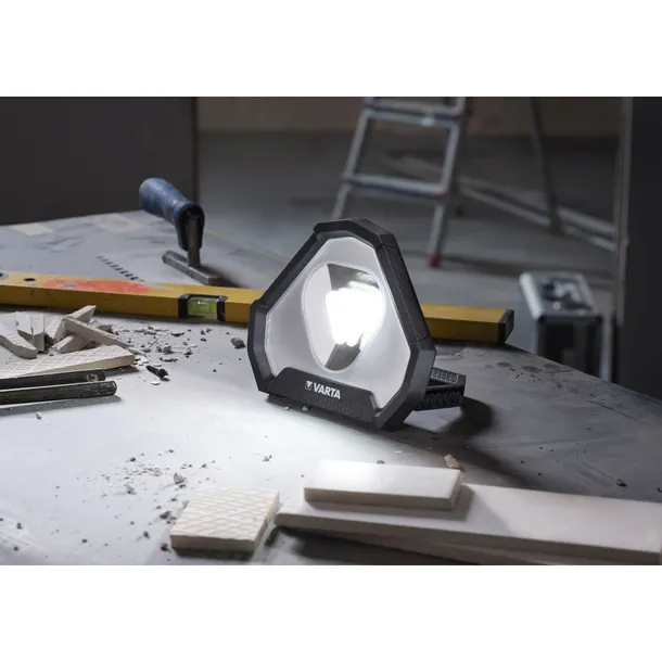 varta-work-flex-stadium-light-with-battery
