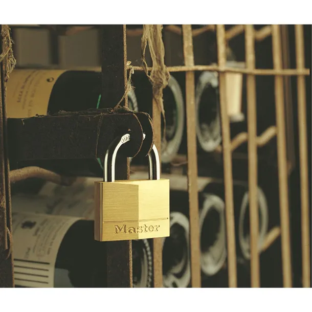 master-lock-wide-solid-brass-padlock-22mm-140eurd