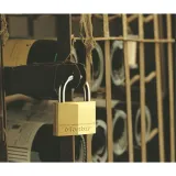 master-lock-wide-solid-brass-padlock-22mm-140eurd