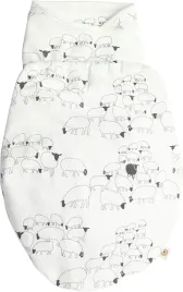 owijak-dla-niemowlat-bialy-w-owieczki-ergobaby-0-6-miesiecy