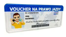voucher-na-prawo-jazdy-na-malej-tablicy-rejestracyjnej