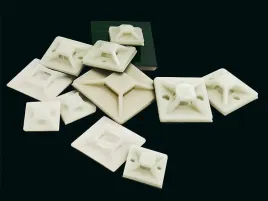 podstawka-samoprzyl-28mm-28mm-biala-blow