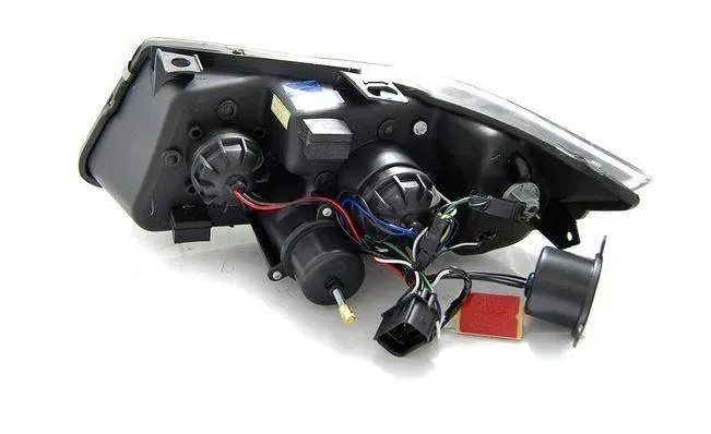 lampy-bmw-e90-e91-05-08-3d-led-black-ringi-3d-strona-zabudowy-lewe-prawe