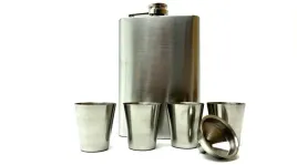 piersiowka-gladka-4-kieliszki-lejek-prezent-9oz
