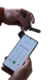 brelok-do-kluczy-numer-telefonu-identyfikator