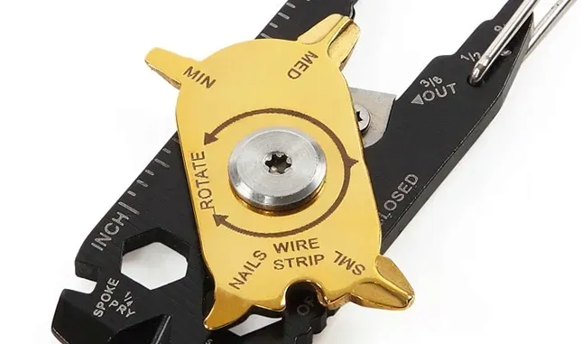 multitool-20-narzedzi-karabinczyk-brelok-noz
