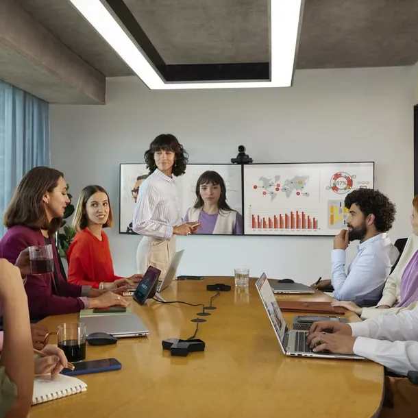 hp-poly-inteligentna-kamera-poly-studio-e60-4k-mptz-z-12-krotnym-zoomem