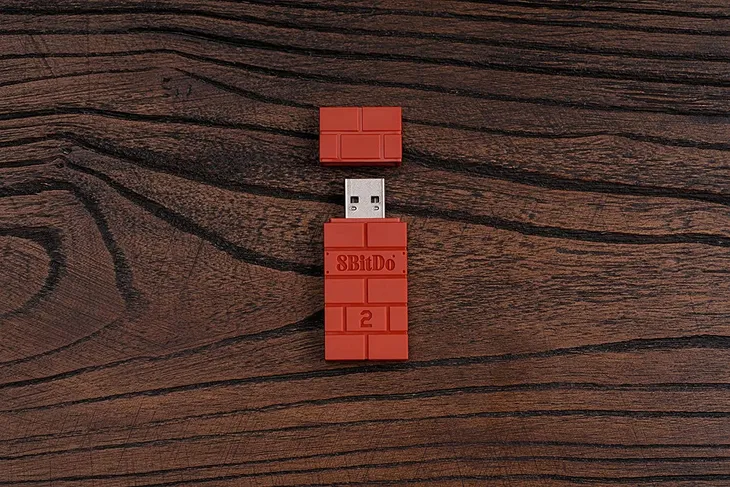 bezprzewodowy-8bitdo-usb-wireless-adapter-2-brown-kod-producenta-6922621502975