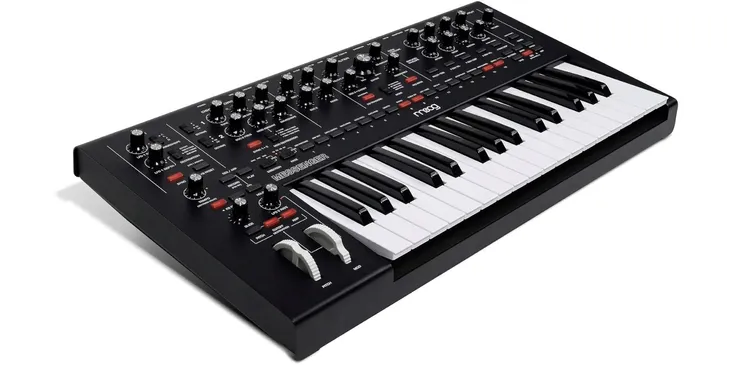 moog-messenger-syntezator-analogowy-liczba-klawiszy-32