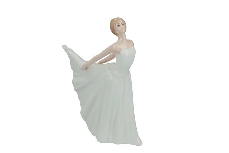 figurka-baletnica-material-wykonania-ceramika