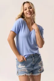blekitny-t-shirt-damski-z-wiskozy-z-krotkim-rekawem-serina