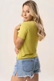 pistacjowy-t-shirt-damski-z-wiskozy-z-krotkim-rekawem