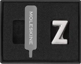 przypinka-moleskine-z-srebrna