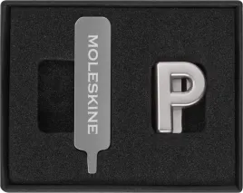 przypinka-moleskine-p-srebrna