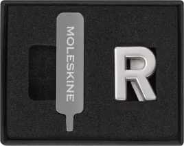 przypinka-moleskine-r-srebrna
