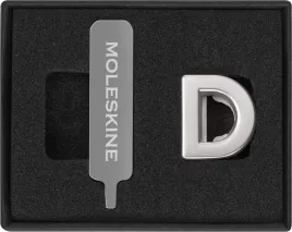 przypinka-moleskine-d-srebrna
