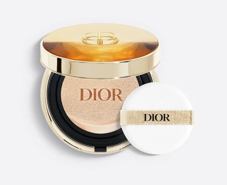 DIOR PRESTIGE LE CUSHION Exceptional Revitalizing Foundation 020 Light Beig
