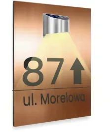 miedziana-tabliczka-lampka-solarna-adresowa-ze-strzalka-dibond-30x20-cm