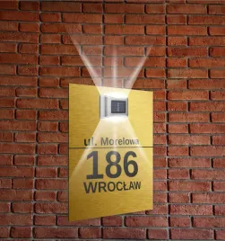 zlota-tabliczka-adresowa-nierdzewna-oswietlony-numer-domu-40x30-pionowa