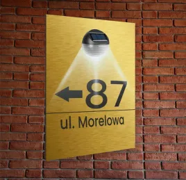 tabliczka-adresowa-zlota-oswietlona-numer-domu-adres-40x30-aluminiowa