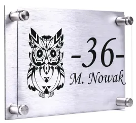 tabliczka-adresowa-z-nazwiskiem-30x20-dibond-plexi-dystanse-montazowe