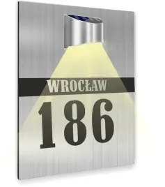 tabliczka-adresowa-dibond-srebrny-numer-posesji-lampka-solarna-30x20-cm