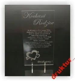 statuetka-szklana-z-plexi-prezent-na-urodziny-pamiatka-grawer